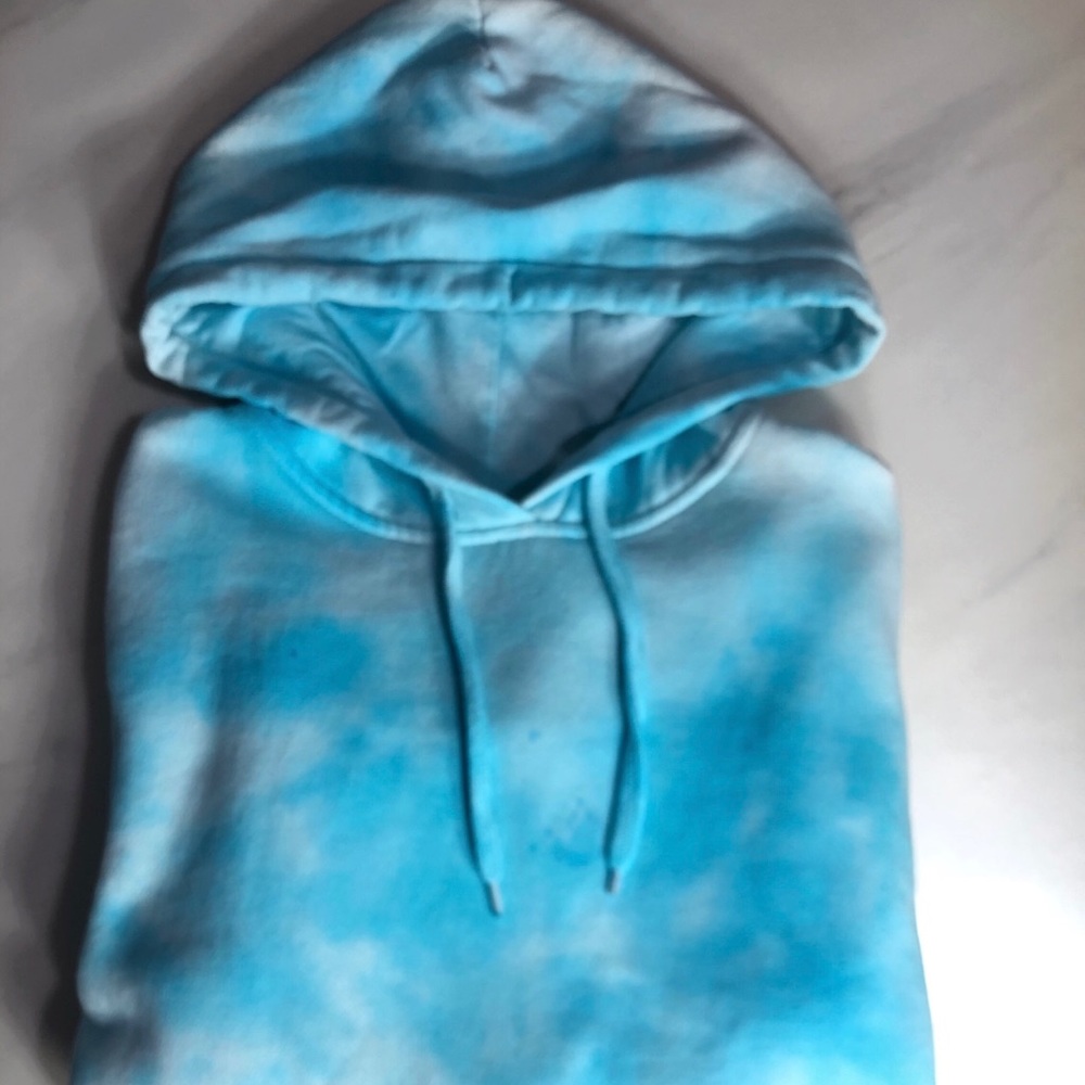 BLUE TIE-DYE SWEATER